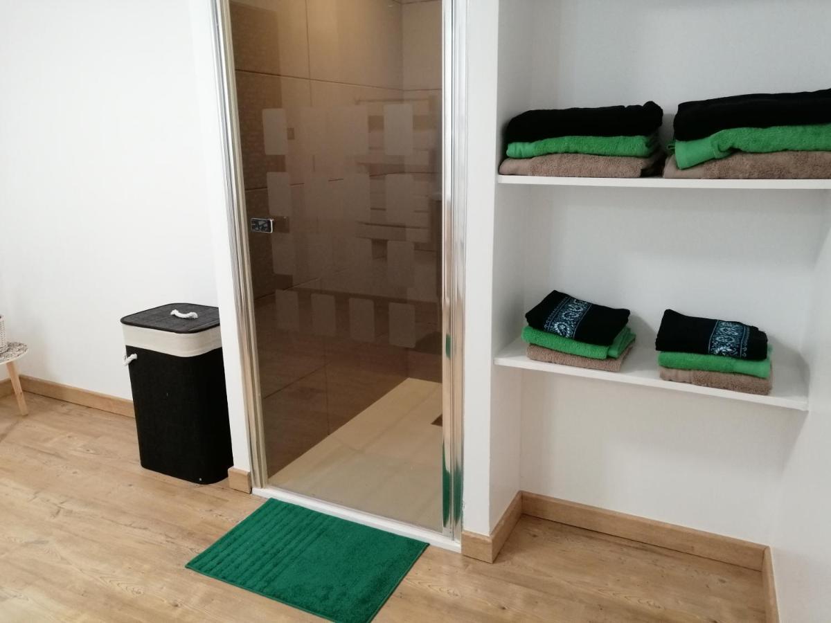 Apartment Le Gite Du Chtihameau Avec Piscine Interieure Privative, Selon Date